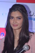 Diana Penty promotes Cocktail in Reliance Digital, Mumbai on 20th July 2012 (45).JPG